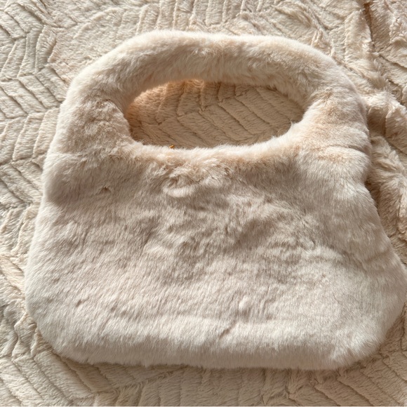 BLUMARINE
Logo faux fur shoulder bag - Picture 6 of 11